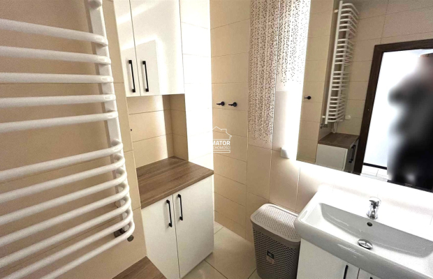 Zapraszamy do zapoznania się z ofertą tego eleganckiego mieszkania o powierzchni 53 m², które zachwyca wysokim standardem wykoń