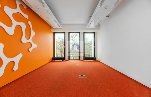 Włochy: lokal biurowy 2045,90m2 do wynajęcia