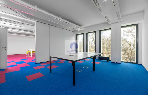 Włochy: lokal biurowy 2045,90m2 do wynajęcia