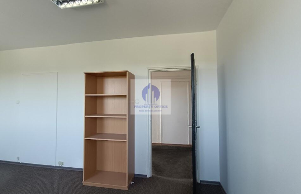 Włochy: lokal biurowy 46,49 m2 do wynajęcia