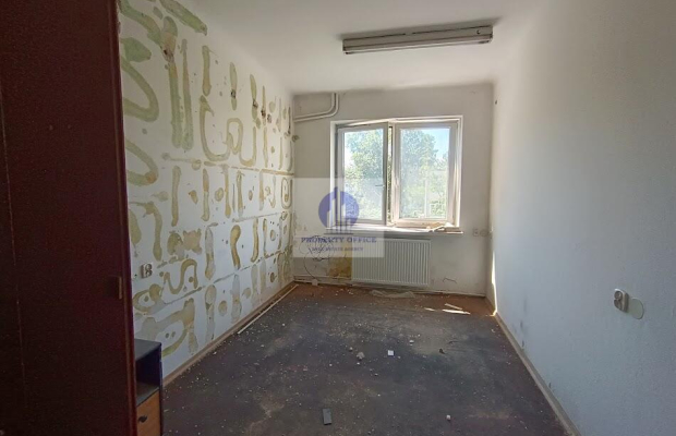 Włochy: lokal biurowy 13,50 m2 do wynajęcia
