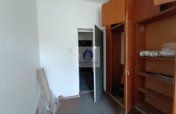 Włochy: lokal biurowy 13,50 m2 do wynajęcia
