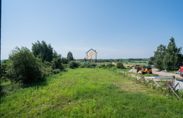 Wolnostojący dom do wykończenia. Działka 31 ar