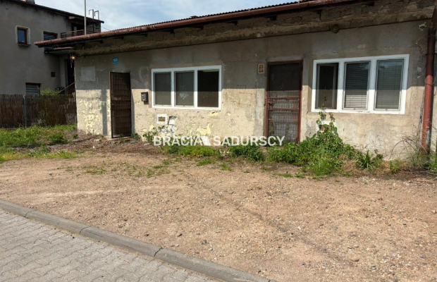 Działka budowlana 300m2 z budynkiem: gaz,prąd,woda
