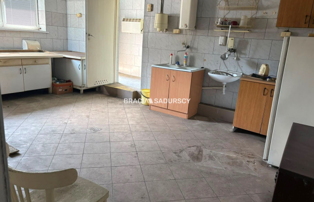 Działka budowlana 300m2 z budynkiem: gaz,prąd,woda
