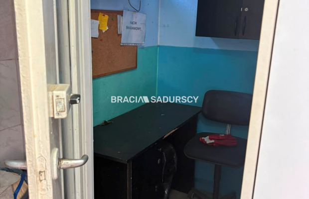 Działka budowlana 300m2 z budynkiem: gaz,prąd,woda