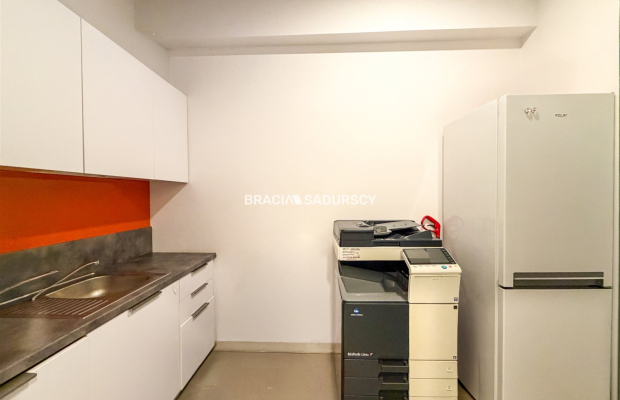 Lokal usługowo-biurowy, 170 m², Zabłocie, parter