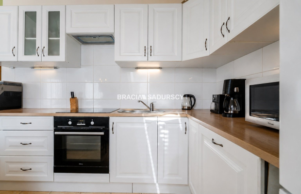 2-pok, 48 m² (ok. 60 m² po podłodze), balkon