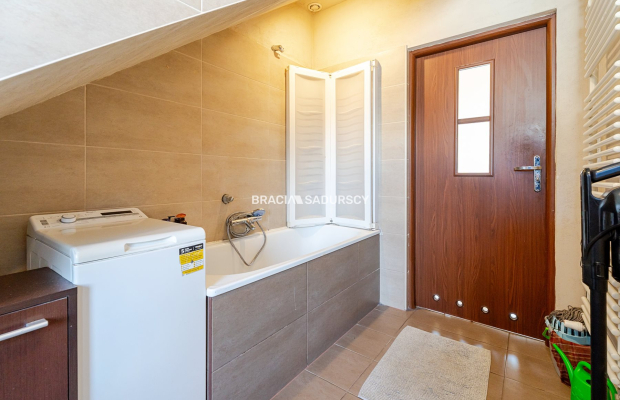 2-pok, 48 m² (ok. 60 m² po podłodze), balkon