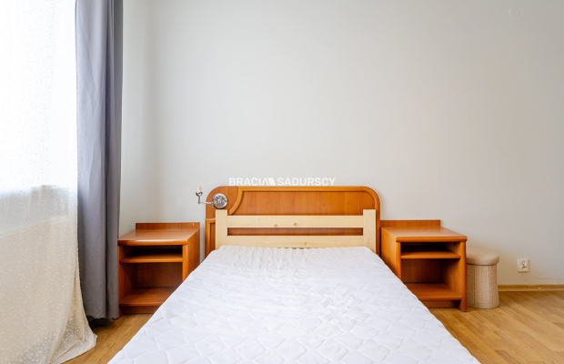 Kraków - Dębniki Ruczaj Zaborze, ul. Lubostroń    

    Kawalerka 34,75 m² parter teren zamknięty idealna pod inwestycję    

 