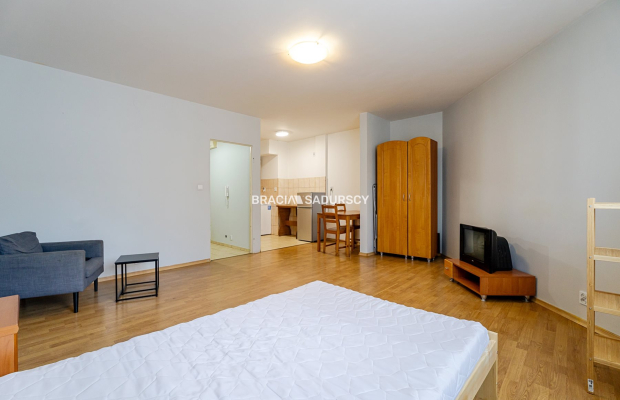 Kraków - Dębniki Ruczaj Zaborze, ul. Lubostroń    

    Kawalerka 34,75 m² parter teren zamknięty idealna pod inwestycję    

 