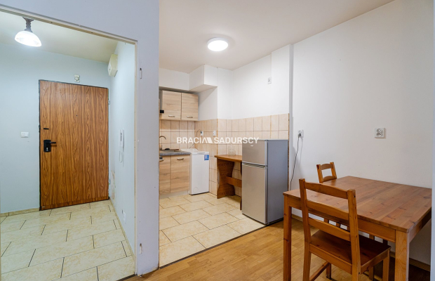 Kraków - Dębniki Ruczaj Zaborze, ul. Lubostroń    

    Kawalerka 34,75 m² parter teren zamknięty idealna pod inwestycję    

 