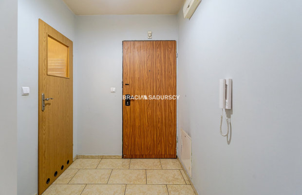 Kraków - Dębniki Ruczaj Zaborze, ul. Lubostroń    

    Kawalerka 34,75 m² parter teren zamknięty idealna pod inwestycję    

 