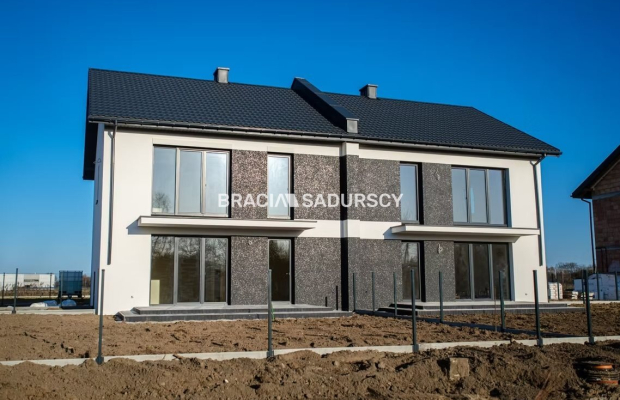4 pok 68m2 /balko/ogródek/ 2 m.postojowe