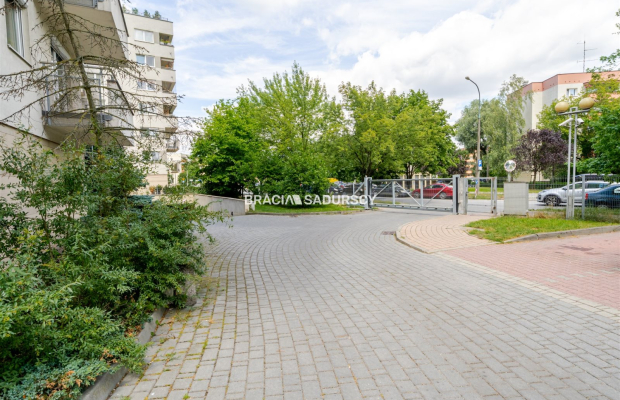 Ustawne 2 pokojowe mieszkanie na parterze.