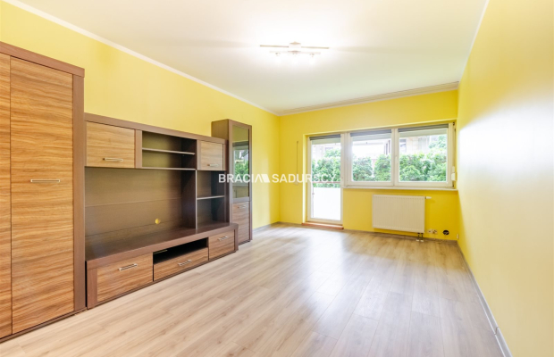 Ustawne 2 pokojowe mieszkanie w apartamentowcu.