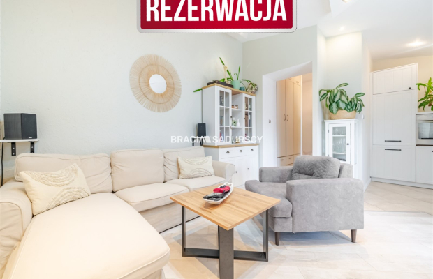 Kliny, ul. Borkowska. Starannie wykończone 2 pokojowe mieszkanie - 46,40 m 2 , z dużym balkonem.  

 Mieszkanie usytuowane na 3