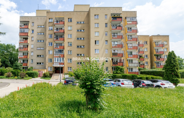 Przestronne 4-pokojowe mieszkanie | Czyżyny | Balkon | 4 piętro   
 
Na sprzedaż przestronne, rozkładowe 4-pokojowe mieszkanie 