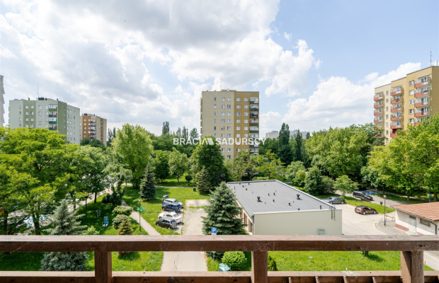 Przestronne 4-pokojowe mieszkanie | Czyżyny | Balkon | 4 piętro   
 
Na sprzedaż przestronne, rozkładowe 4-pokojowe mieszkanie 