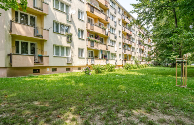 Kraków, Bieńczyce - osiedle Jagiellońskie. Na sprzedaż mieszkanie 2 pokojowe - 42 m² z balkonem położone na parterze czteropięt