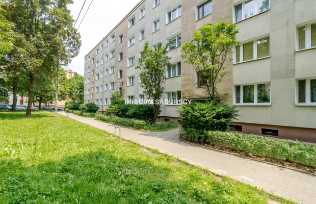 Kraków, Bieńczyce - osiedle Jagiellońskie. Na sprzedaż mieszkanie 2 pokojowe - 42 m² z balkonem położone na parterze czteropięt