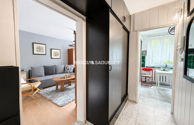 Kawalerka z osobną kuchnią, 37 m², balkon