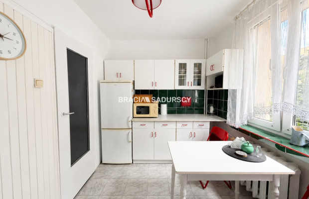 Kawalerka z osobną kuchnią, 37 m², balkon