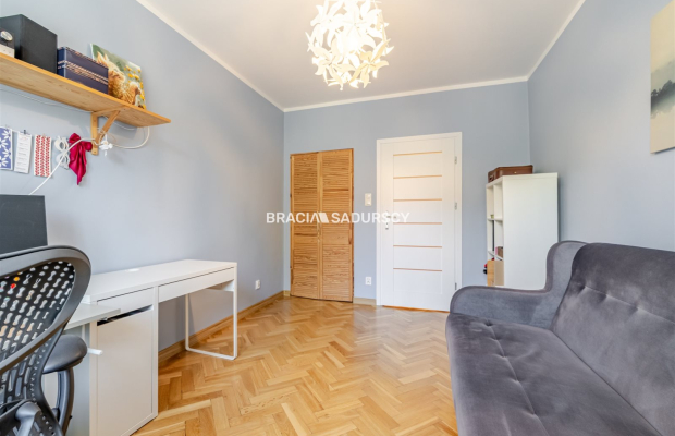 2 pok/ os. kuchnia/ balkon/ ul. Królewska. 