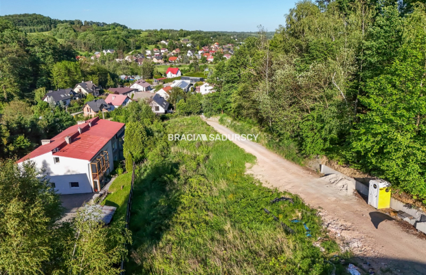 14,64 AR DZIAŁKA BUDOWALNA -  UL. POD LASEM, BALICE GM.ZABIERZÓW  
  
Do sprzedaży działka budowlana o pow.  14,64 ar,  składaj