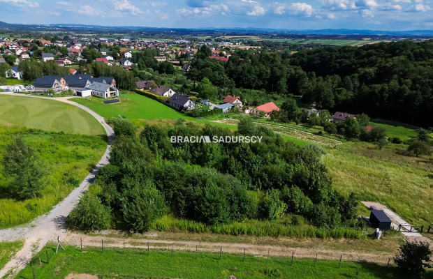 27 AR działki budowlanej w Mnikowie