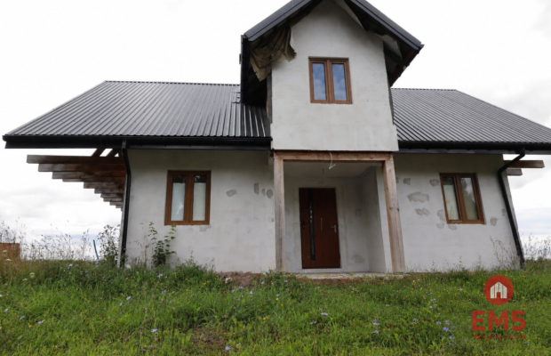 Dom w zaciszu  Łopuchowo