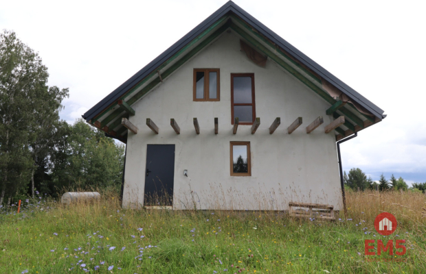 Dom w zaciszu  Łopuchowo