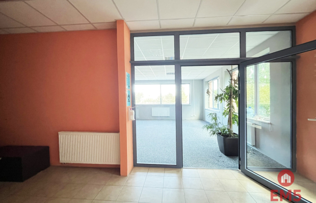 Biuro pod miastem, magazyn, plac