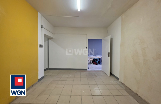 Na wynajem lokal usługowy przy ul. Wróblewskiego o pow 155m2, na parterze z bocznym wejściem.

Lokal  posiada otwartą przestrze