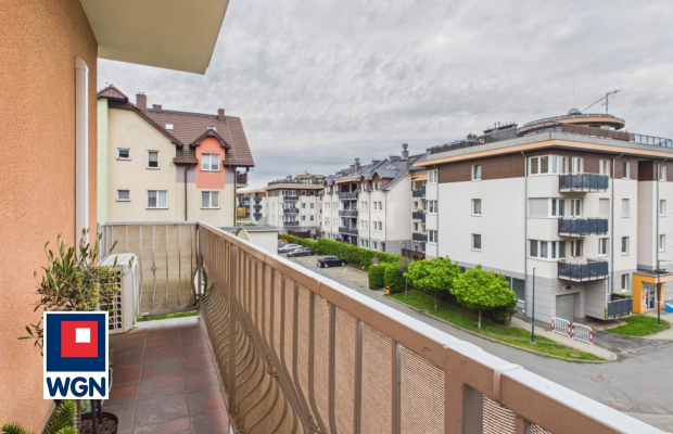 Komfortowe 3-pokojowe mieszkanie z balkonem, klimatyzacja, niski czynsz, Głogów, Osiedle Złota Podkowa  
  
Na sprzedaż przestr