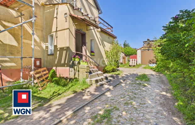 Trzebiatów, mieszkanie z ogródkiem i garażem, 2 pokoje, 47 m2, sprzedam, 219 000 zł.  
  
Na sprzedaż 2-pokojowe, bezczynszowe 