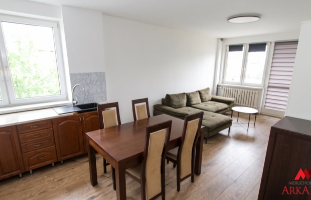 Arkadia Nieruchomości prezentuje komfortowe mieszkanie w samym Centrum miasta - 3 pokoje, balkon, świetna lokalizacja 

 Na spr