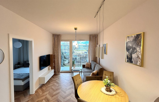 Mieszkanie 36 m2 na wynajem w nowoczesnym apartamentowcu na Osiedlu Glinki.  
Teren ogrodzony , zamknięty z sterowaną bramą wja