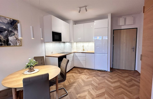 Mieszkanie 36 m2 na wynajem w nowoczesnym apartamentowcu na Osiedlu Glinki.  
Teren ogrodzony , zamknięty z sterowaną bramą wja