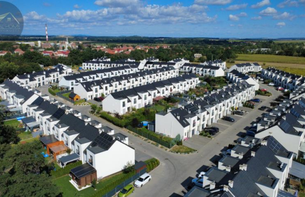Dom szeregowy, ogródek, garaż