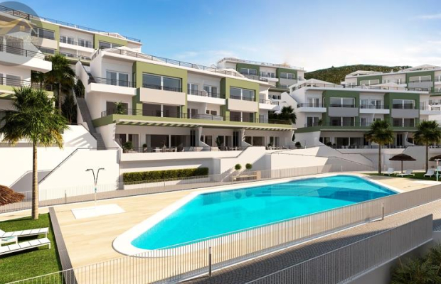 Penthouse z widokiem na góry i morze w Gandii