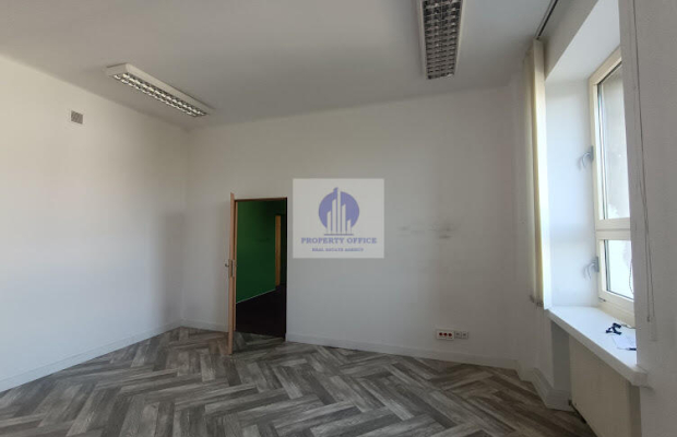 Śródmieście: lokal biurowo-usługowy 23,80 m2 z umywalką, do wynajęcia