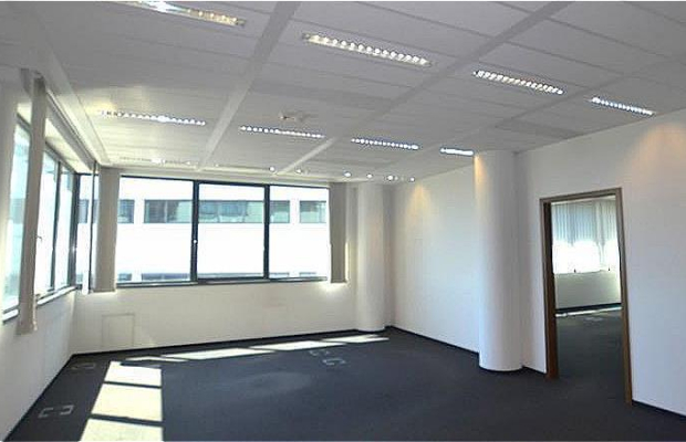 Włochy: lokal biurowy 495 m2 do wynajęcia
