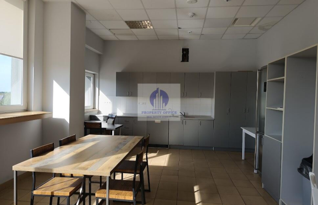 Włochy: lokal biurowy 25,30 m2 do wynajęcia