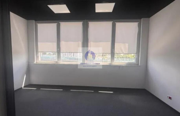 Włochy: lokal biurowy 91,30 m2 do wynajęcia