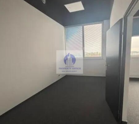 Włochy: lokal biurowy 73,70 m2 do wynajęcia