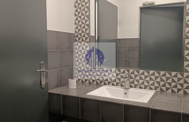 Włochy: lokal biurowy 36,30 m2 do wynajęcia