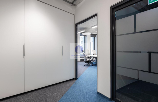 Włochy:lokal biurowy 1269,28m2 do wynajęcia