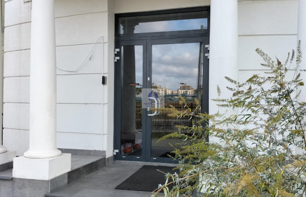 Włochy: lokal handlowo-usługowy 43 m2 do wynajęcia