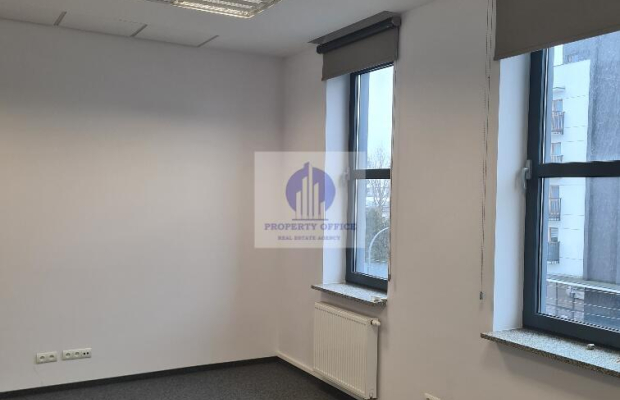 Włochy: lokal biurowy 134 m2 do wynajęcia